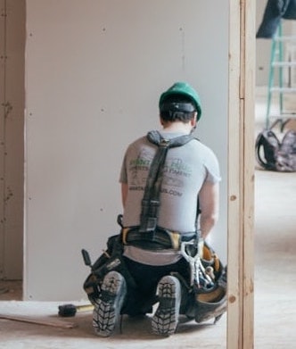 General Servicing and Lighting Installation electrical worker